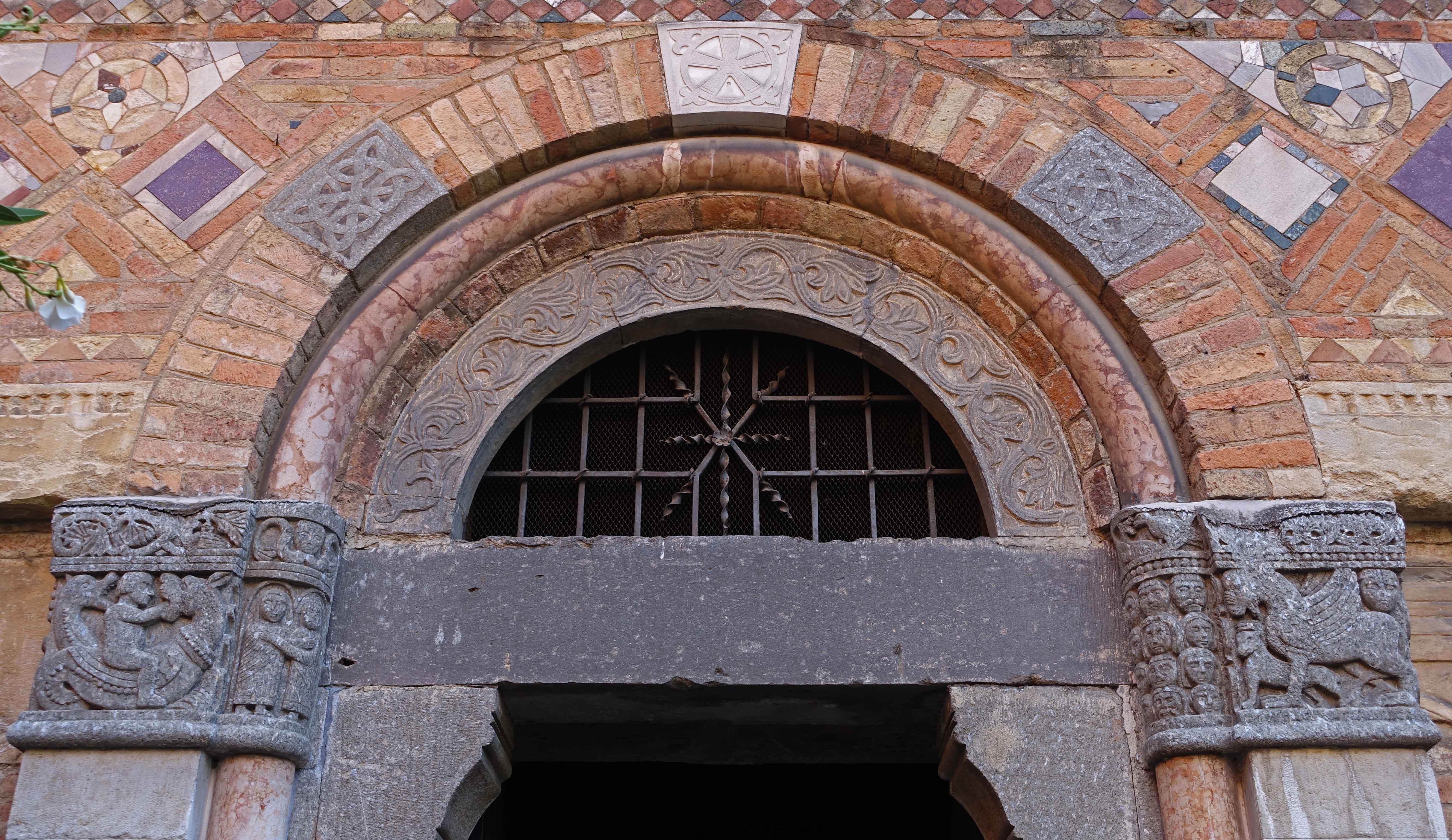 Bologna Santo Stefano door