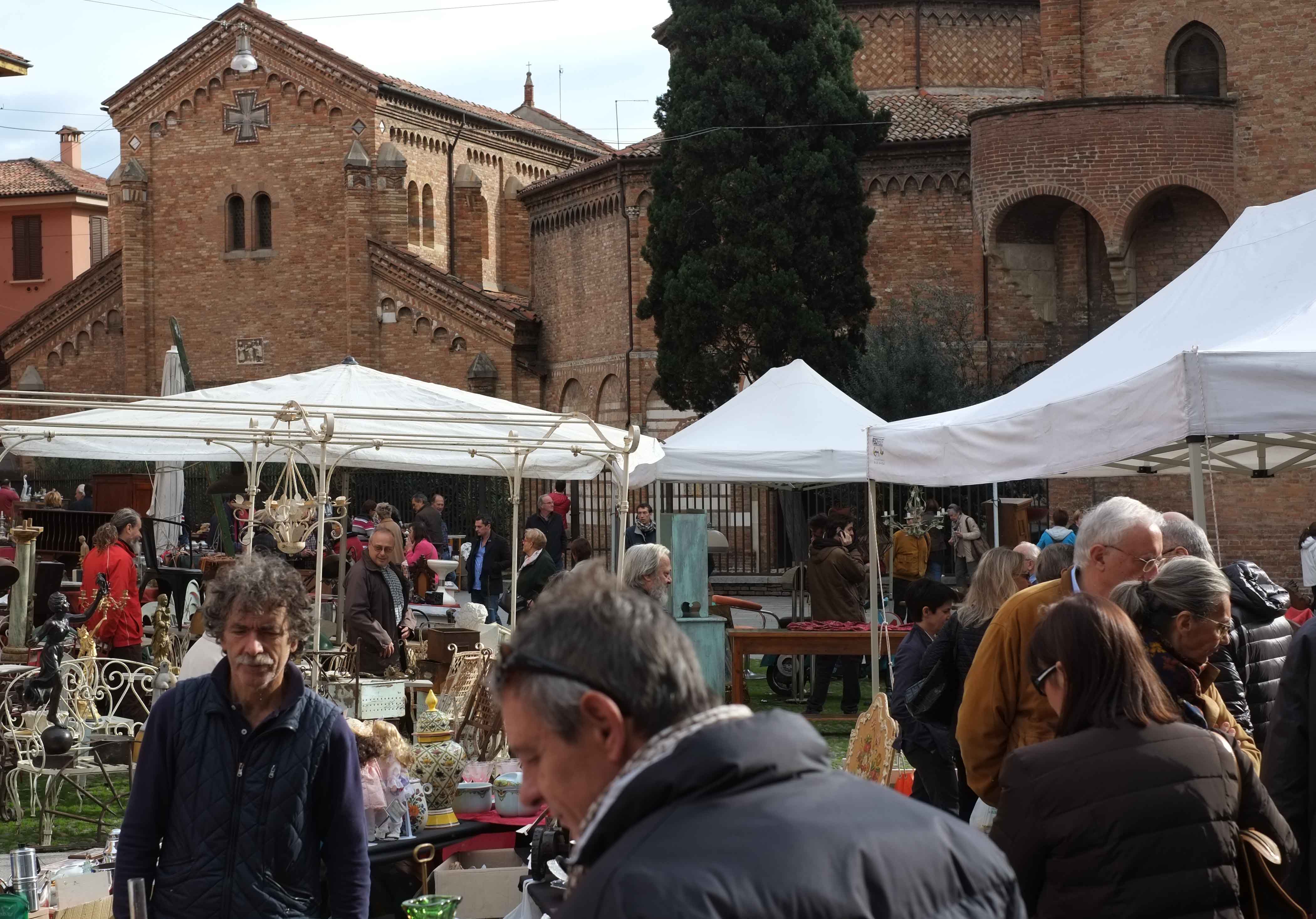 Bologna Santo Stefano antiques market