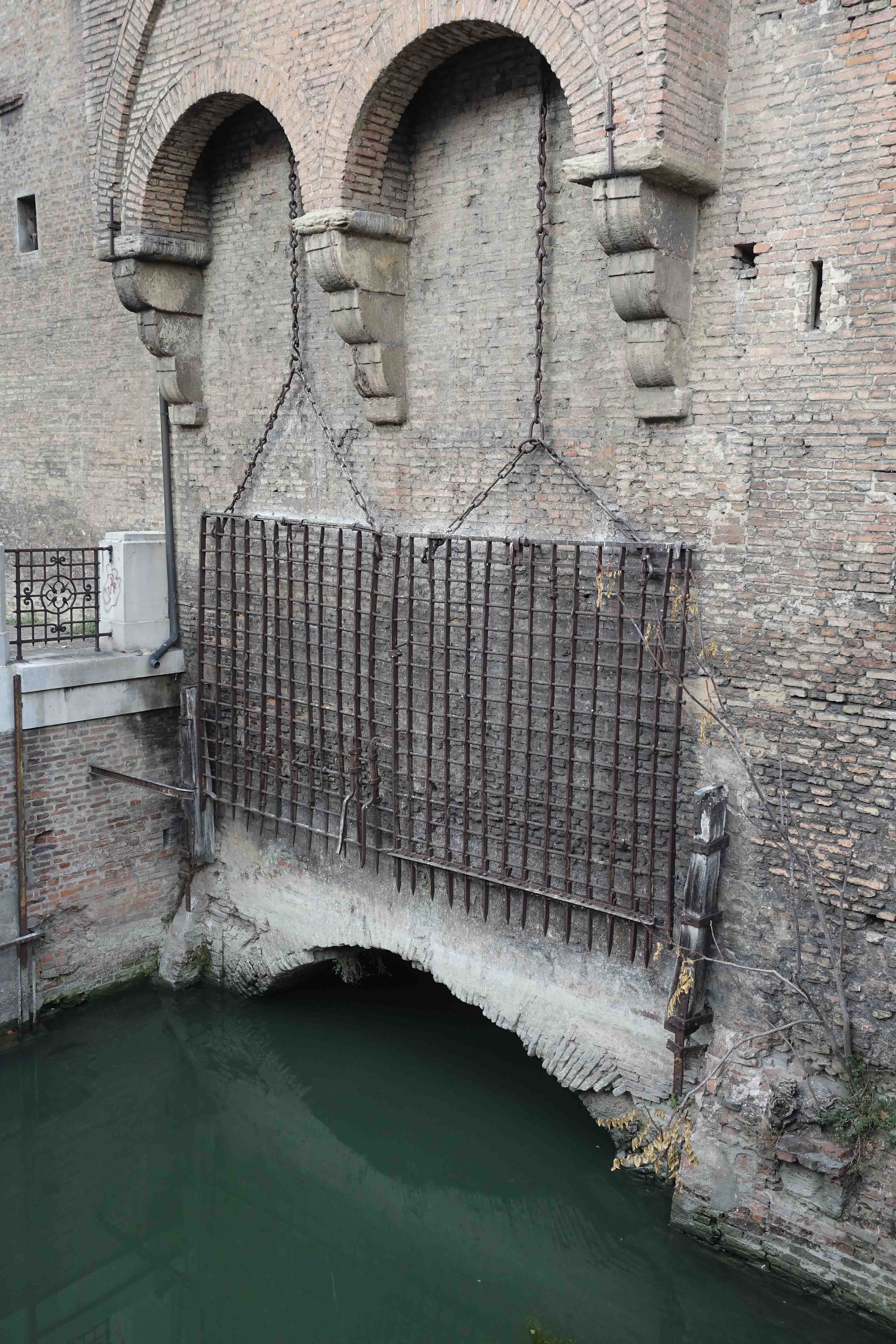 Bologna wallls Aposa entrance