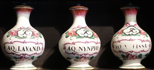 Farmacia Toschi Bologna majolica vases