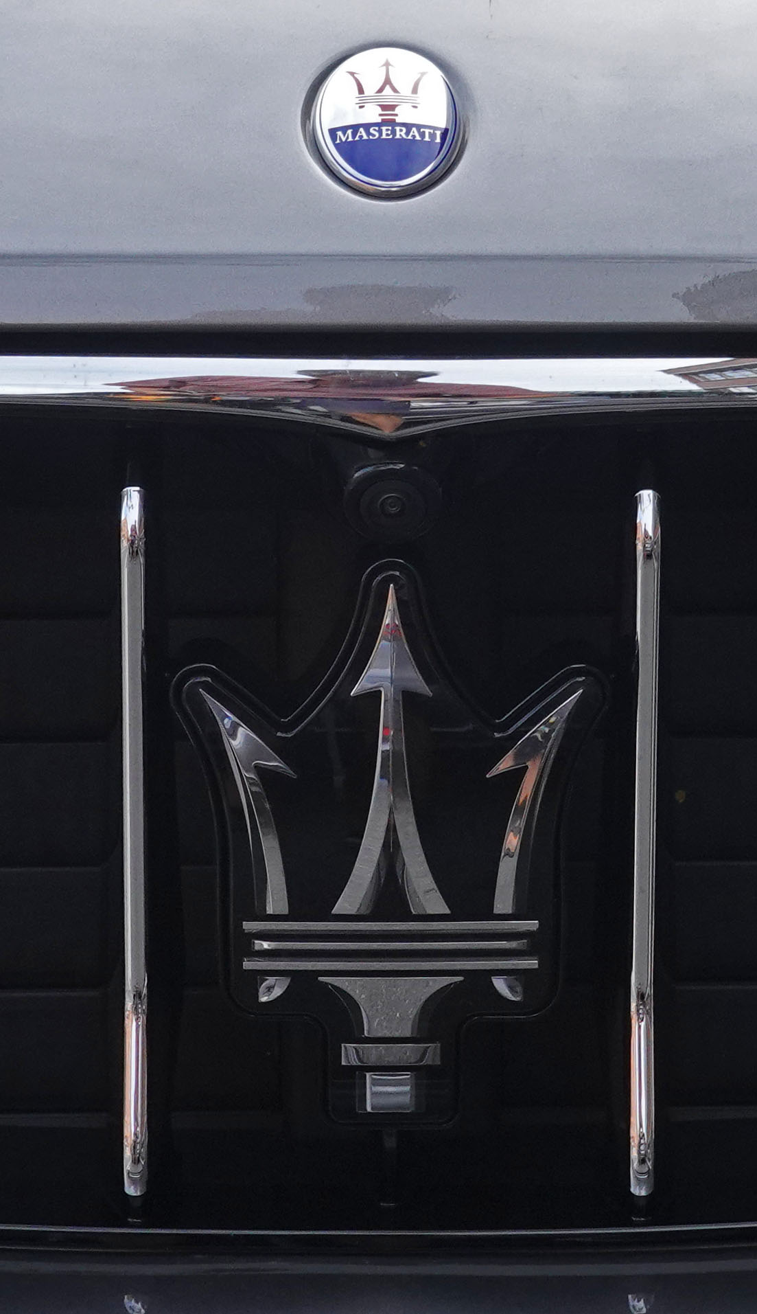 maserati logo