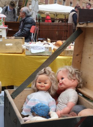 market dolls