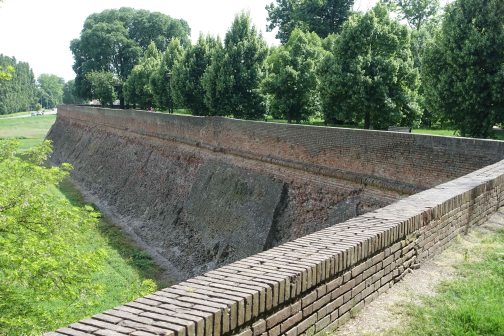 Ferrara walls