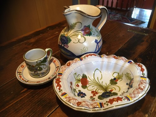 The characteristic Faenza pattern.