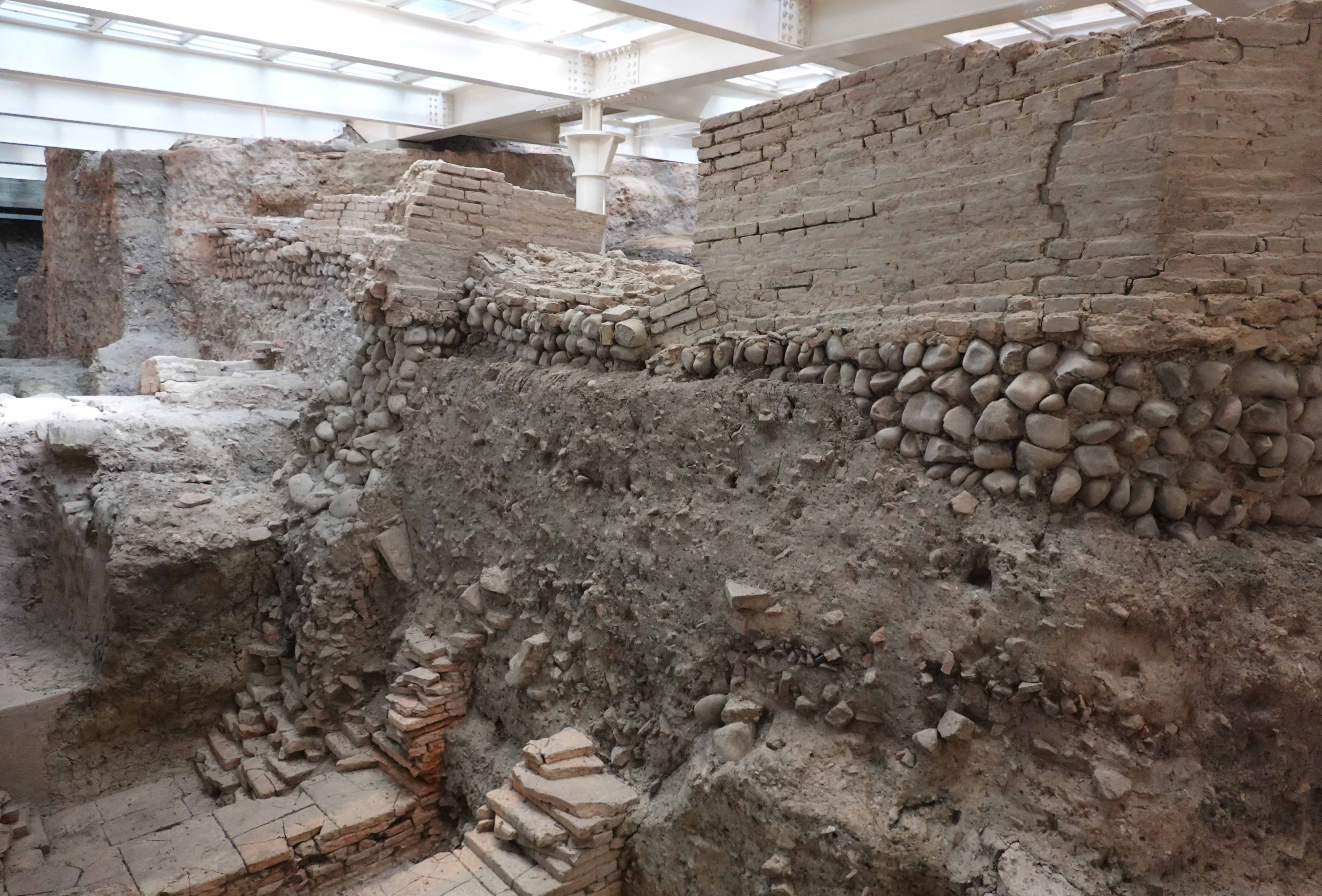 sala borsa roman basilica