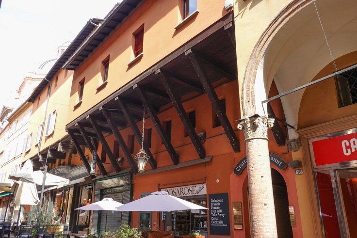 Portici Via clavature bologna